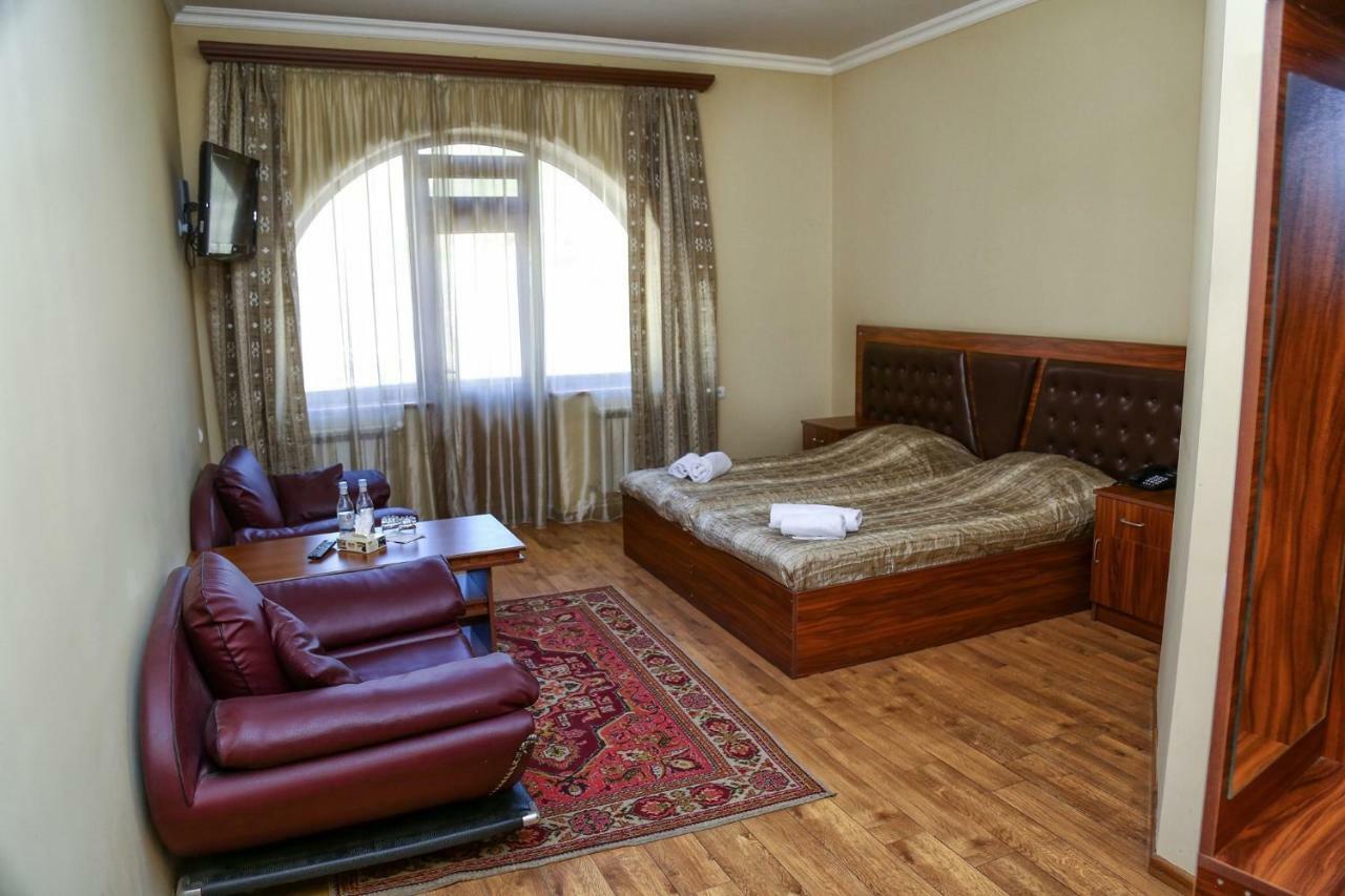 Lara Hotel Goris Luaran gambar