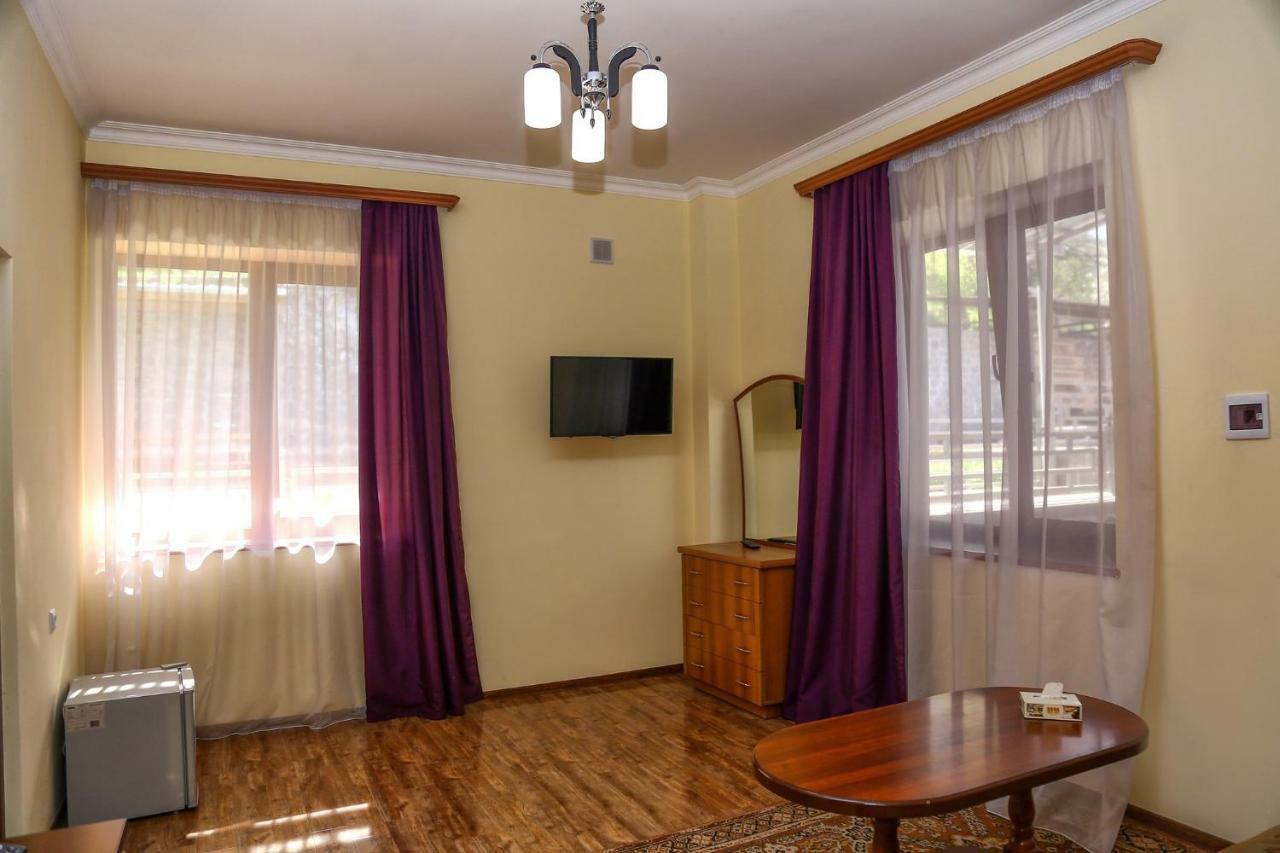 Lara Hotel Goris Luaran gambar